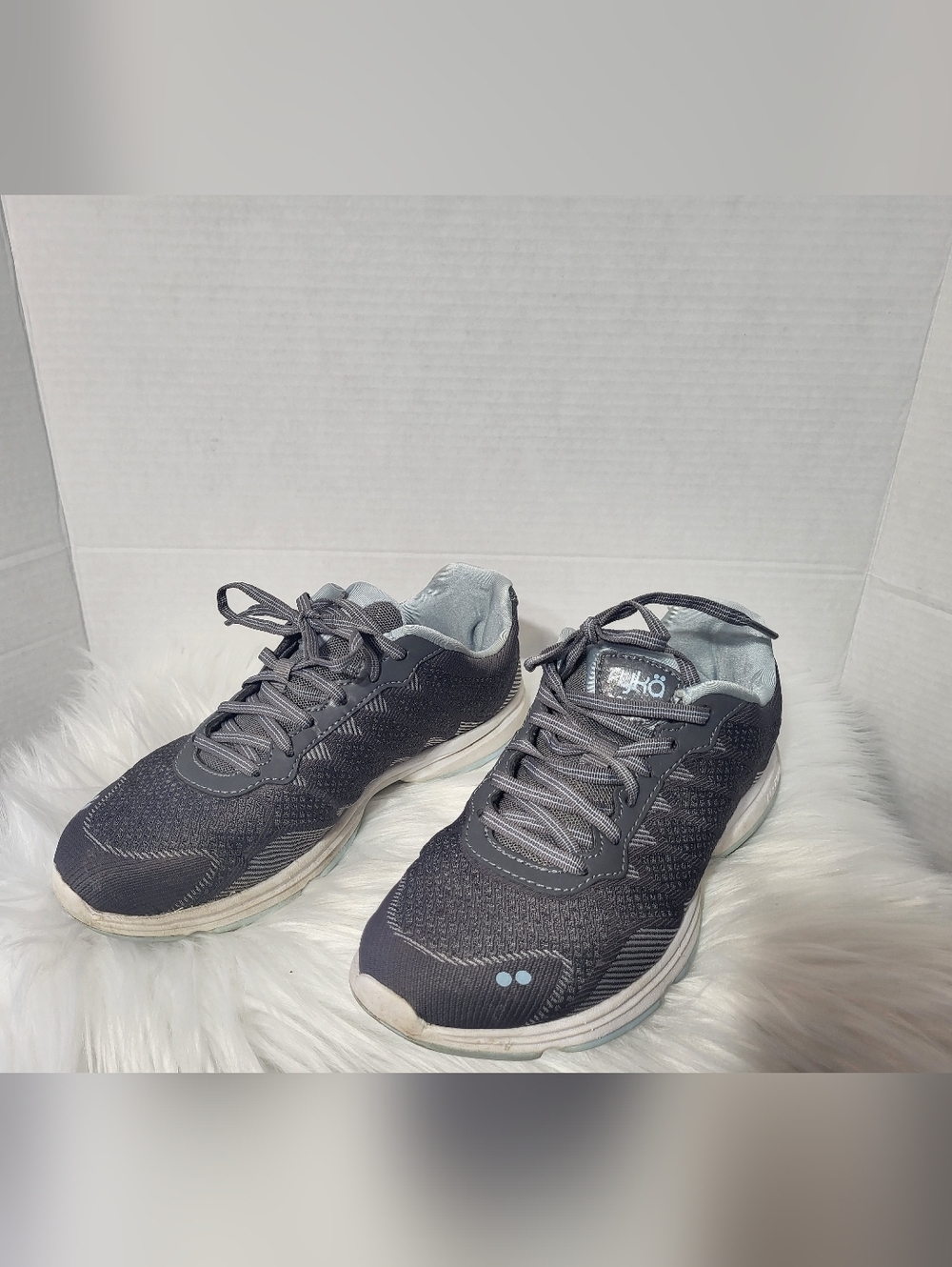 Ryka Womens Gray Lightweight Walking Sneakers, Size 6.5